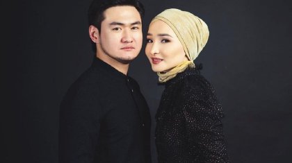 «Оның да бар шегі болу керек»: Төреғалидың әйелі күйеуінің қыңыр мінезін жайып салды (ВИДЕО)