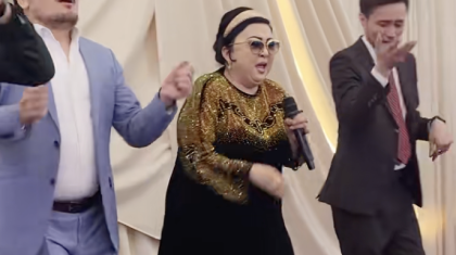 «Жүрген жері той-думан»: Мақпал Жүнісованың жастармен билеген биі көпшілікті тәнті етті (ВИДЕО)