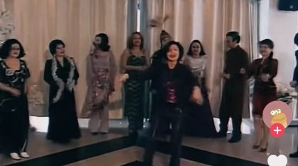 «Фигурасында мін жоқ»: Роза Рымбаеваның жас кезі көпті тәнті етті (ВИДЕО)