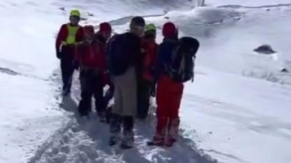 Біреуі көз жұмды: Алматыда туристер қар көшкініннің астында қалған