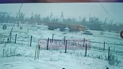 Ақтөбе облысында КамАЗ бен жеңіл көлік соқтығысып, бір адам көз жұмды (ВИДЕО)