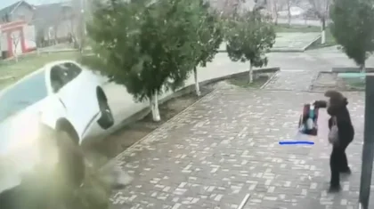 Түркістан облысында әйел жүргізуші екі баланы қағып кетті (ВИДЕО)