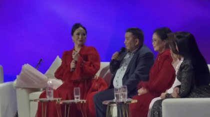 «13 жасымда Алматыға әкеліп, оқуға түсірді»: Қарақат Әбілдина өнерге келуіне себепкер адамды айтты