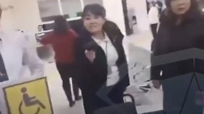 Ақтауда халыққа қызмет көрсету орталығында жанжал шықты: Халық «таныстарын кезексіз кіргізеді» деп айыптады
