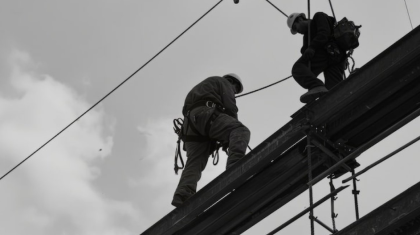 Петропавлда жұмысшы 800 келі металдың арасында қысылып қалды