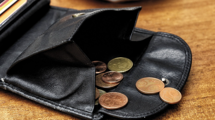 Банктер халықты бөліп төлеуге үйретіп, қарызды көбейтті: тұтынушылық несие рекордтық деңгейге жетті