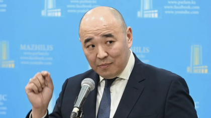 «Қазақ тілін намыстанып үйрендім»: Қанат Шарлапаев тіл үйрену жолын айтты (ВИДЕО)