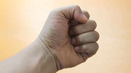 Астанада ер адам фельдшерді сабаған (ВИДЕО)