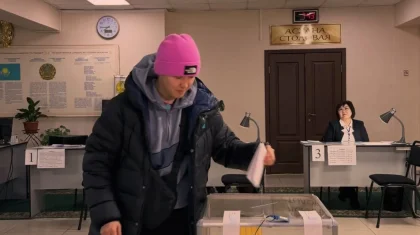 «Әр азаматтың таңдауы маңызды»: Назым Қызайбай референдумда дауыс берді