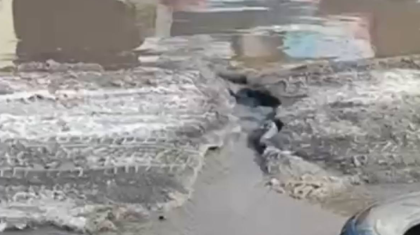 Көкшетауда сапасыз салынған жолдың кесірінен су үй ауласына ағатын болды