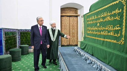 Тоқаев Қожа Ахмет Ясауи кесенесіне зиярат етті