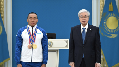«Бұл – тарихи жетістік»: Президент Паралимпиада ойындарының чемпионы Ербол Хамитовты марапаттады