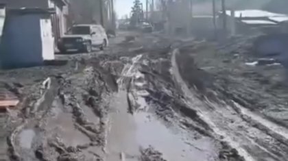 Майқұдықтағы масқара: балалар батпақ кешіп, қараңғыда жүр