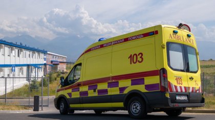 Алматыда мас ер адам дәрігерлерді үйіне қамап, қорқытып, пышақпен қуған