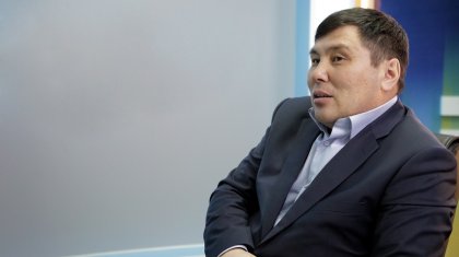 «Нағыз ақылсыздық»: Омар Жәлел той жасай беретіндерді аямай сынады (ВИДЕО)