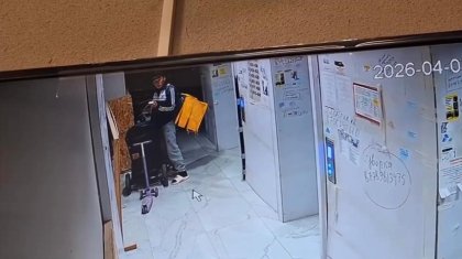 Баланың коляскасына дәрет сындырған курьерге қатысты жаңа ақпар шықты