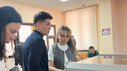 Блогер Ерболат Жанабылов сотта жауап беруді бастады