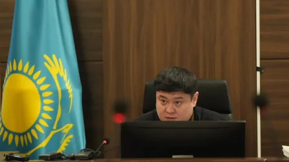 «Заң бұзғанымызды мойындаймын»: Блогер Жанәбіловтің әйелі сотта жылап қалды