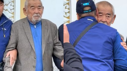 «Көзге еріксіз жас келді»: Жүрсін Ерман Мұхтар Шахановпен қоштасуға келді (ВИДЕО)