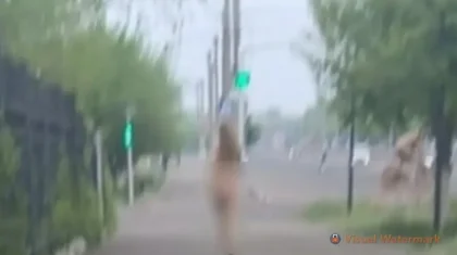Теміртауда әйел адам жалаңаш күйде көшеде серуендеп жүрген (ВИДЕО)