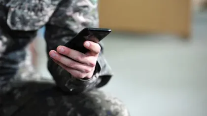 Елімізде сарбаздарға ұялы телефон қолдануға рұқсат етілді