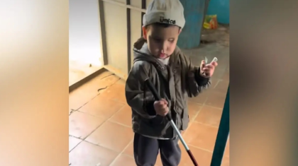 «Мені тастап кетпейсің бе»: зағип бала Айсұлтанның сұрағы көпті жылатты (ВИДЕО)