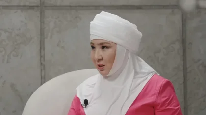 «Ондай нәрсе болмайды»: Танымал әнші келінін қызындай көретіндер туралы (ВИДЕО)