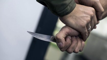 Атбасарда әйел адам көршісін пышақтап өлтіріп, пәтеріне қамап кеткен
