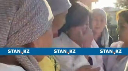 Нұрай Серікбайдың анасы сот үкімінен кейін көз жасына ерік берді (ВИДЕО)