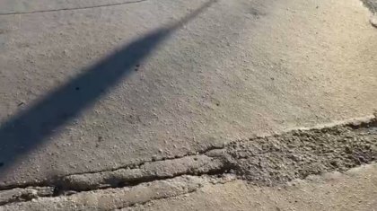 Ақтөбе әуежайының алды шұрық-тесік: әкімдік «жақсы жол» дегенде, жұрт шұңқыр санап жүр