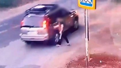 Ақтөбе тұрғыны өзін көлік қағып кеткендей көрсетіп, жүргізушілерден ақша алған (ВИДЕО)