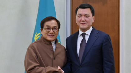 Ерлан Қарин әйгілі Джеки Чанмен кездесті