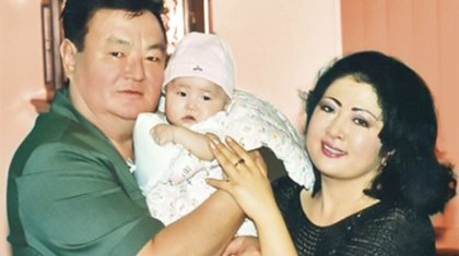 «Жарқын бейнесі есімізде»: Мақпал Жүнісова марқұм күйеуін еске алды (ВИДЕО)