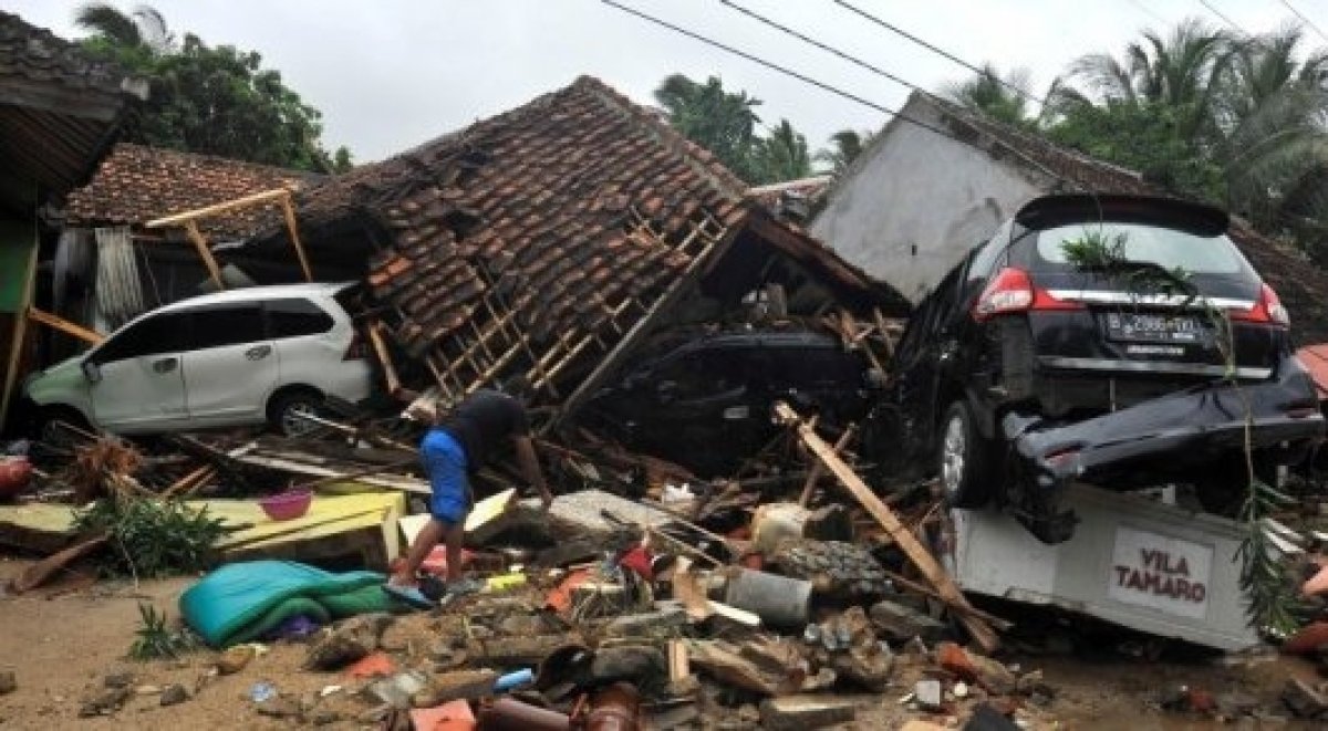 Индонезиядағы цунамиден қираған елді жағалаудағы нысандар. 24 желтоқсан 2018 жыл.