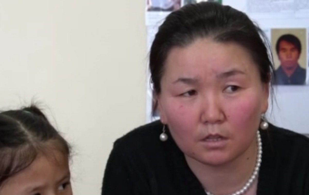 «Жылауға да болмайды»: Қытай лагерьінде болған қазақ әйел көрген қорлықтарын айтты