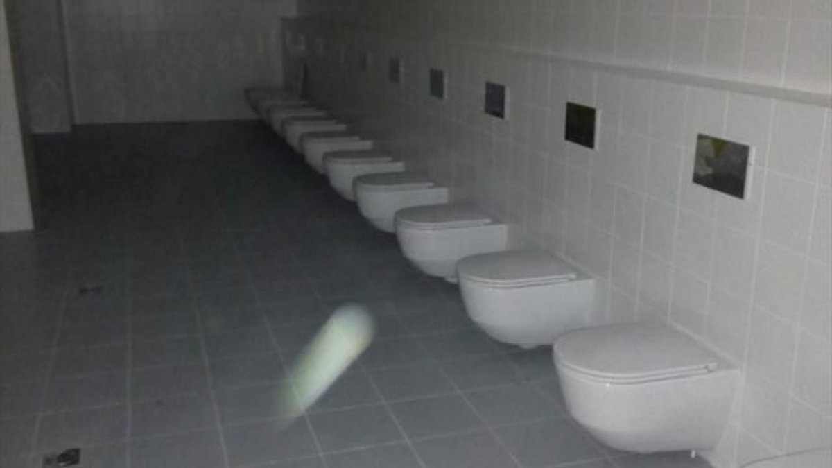 «Я не буду мыть туалеты. Они воняют»: Студентка медуниверситета в Актобе пожаловалась на профессора (ВИДЕО)