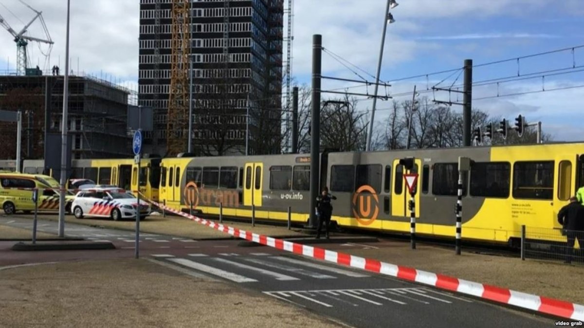 Голландияның Утрехт қаласында белгісіз біреу трамвайға оқ атты (ВИДЕО)