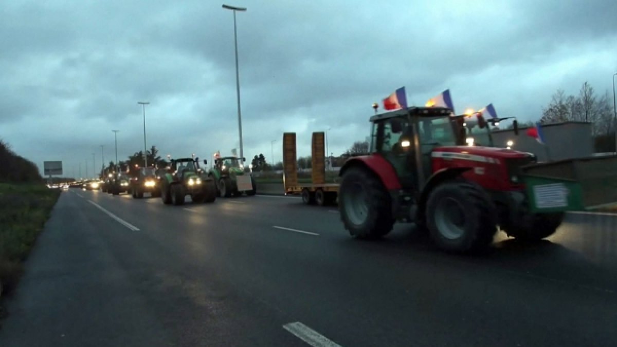 Францияда фермерлер ереуілге трактормен шықпақ