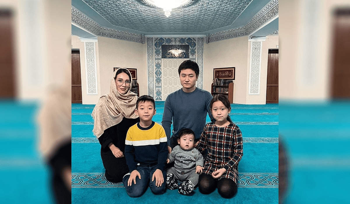 «Бізді ит жейтіндер деді»: корей отбасы ислам дінін неліктен қабылдағанын айтты