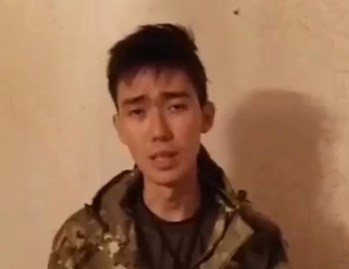 «Соғысқа өз еркіммен келдім»: Ресей жасағына қосылған қазақ студенті үндеу жасады (ВИДЕО)