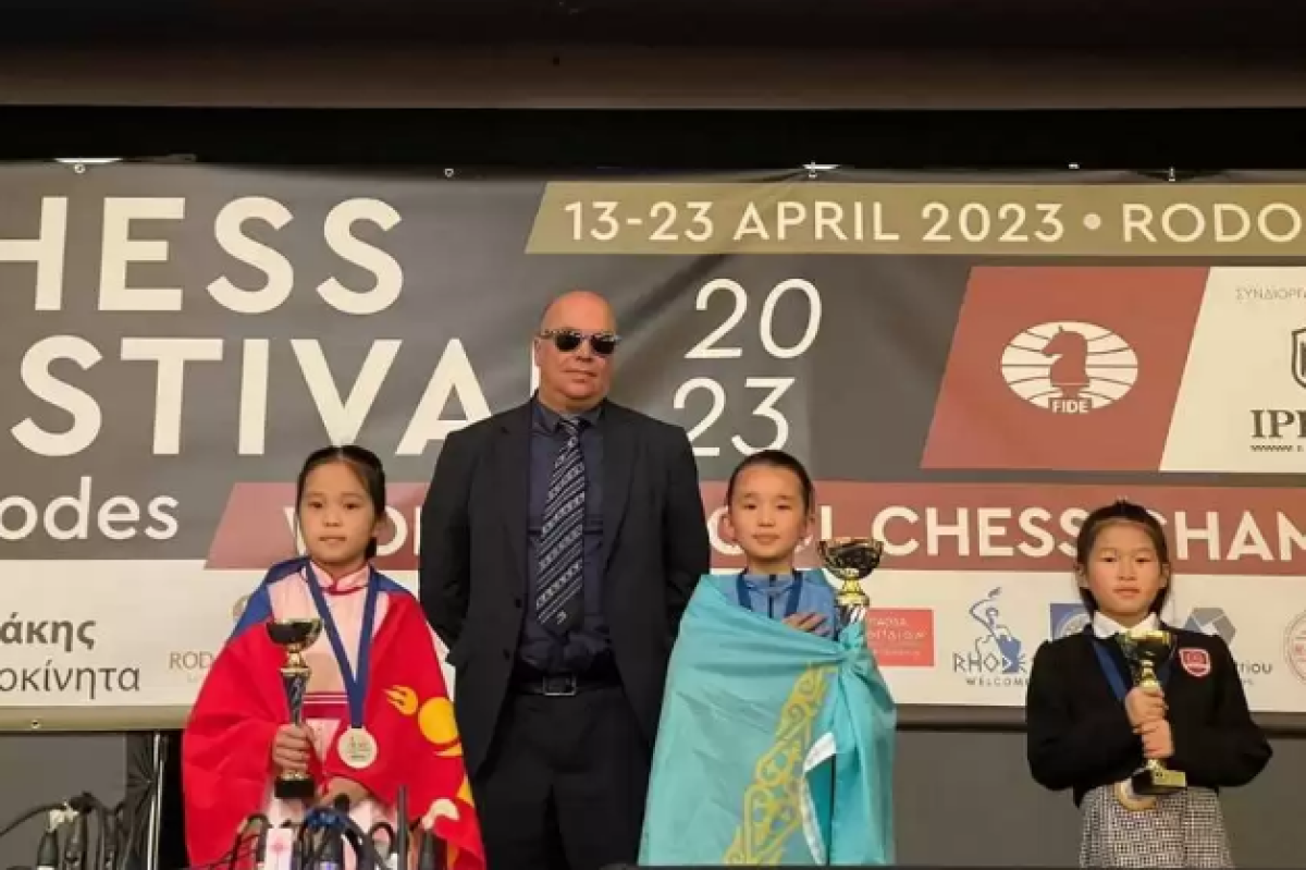 Қазақтың екі оқушы қызы шахматтан әлем чемпионы атанды
