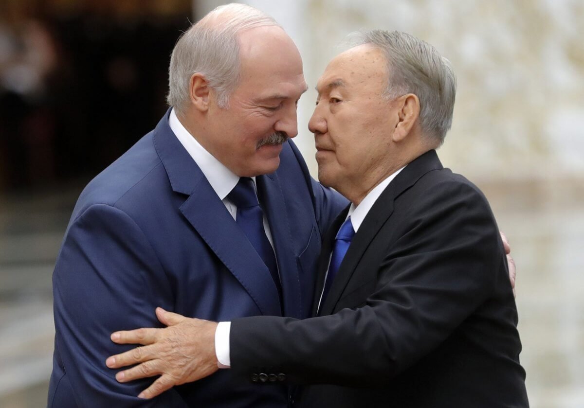 СІМ Лукашенко мен Назарбаевтың телефон арқылы сөйлесуіне түсініктеме берді