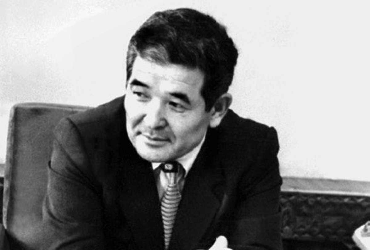 Аю қызбен жыныстық қатынасқа түседі