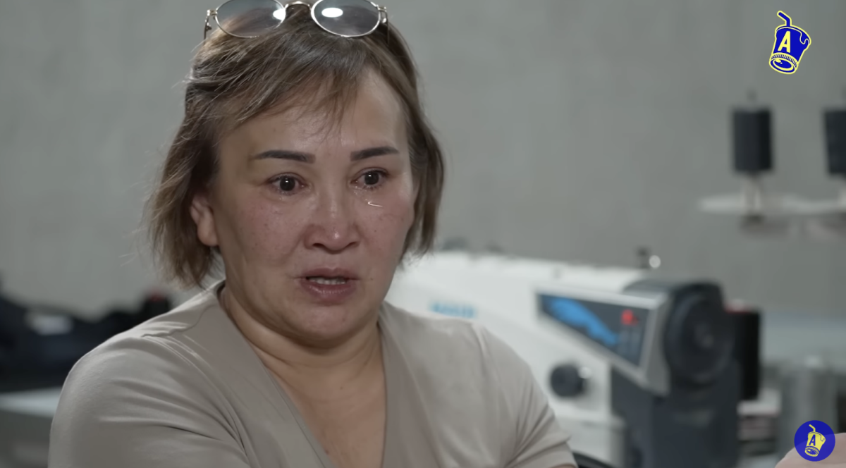 Үлкен түкті есектері бар үлкен әйелдер