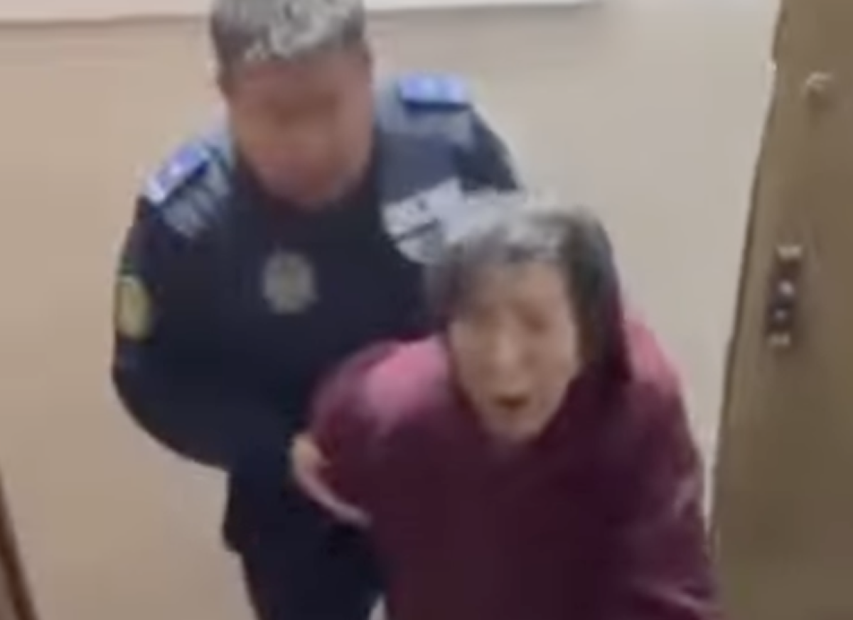 Төтенше жыныстық пирсинг порно