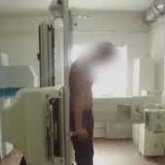 Қарағандыда сотталушы телефонды тік ішегіне тығып, түрмеге алып кірмек болған